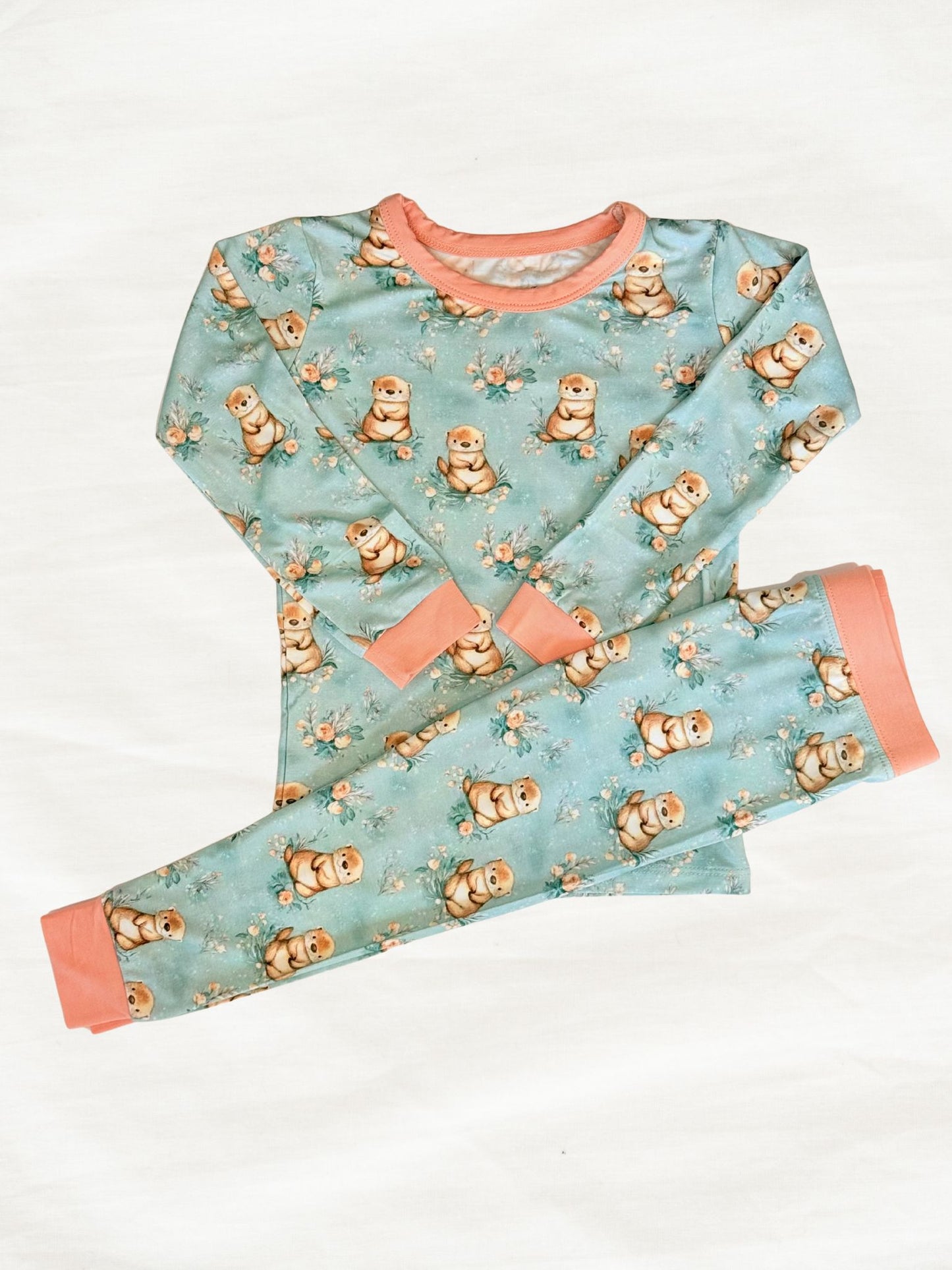 Children's pajama set with otter print 